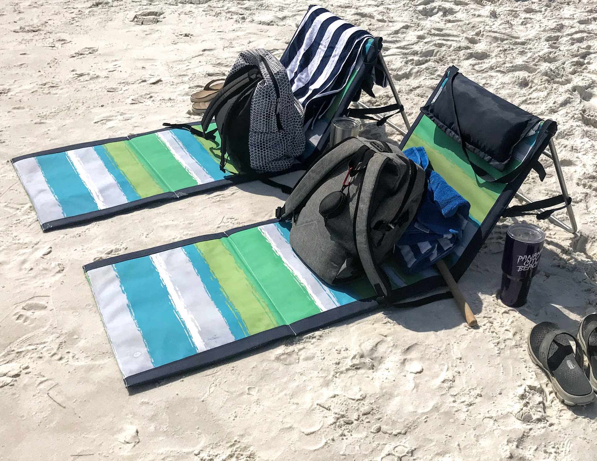 beach mat with inflatable pillow