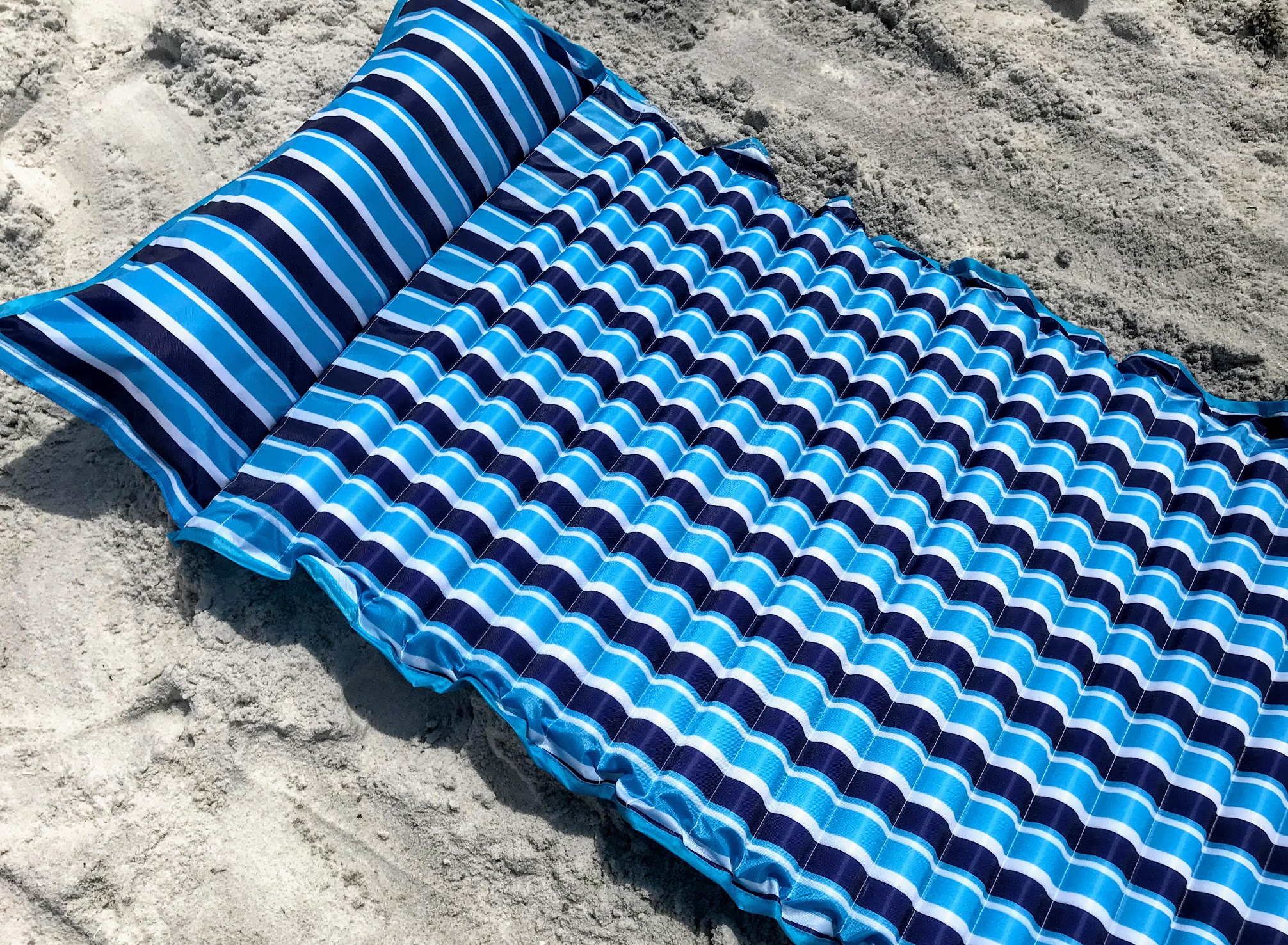 beach mat with inflatable pillow