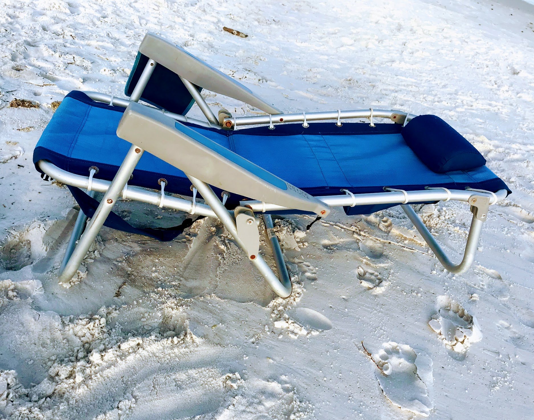 reclining beach chairs